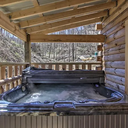 The Phoenix Cabin With Hot Tub In Gatlinburg! Exterior photo
