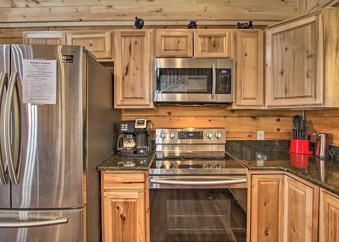 The Phoenix Cabin With Hot Tub In Gatlinburg!
