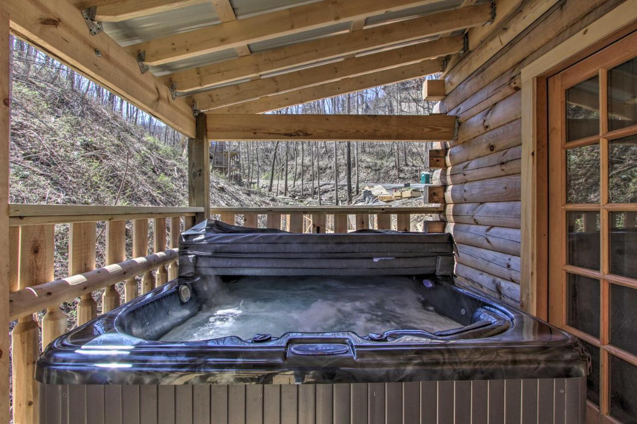 Casa vacanze The Phoenix With Hot Tub In Gatlinburg!