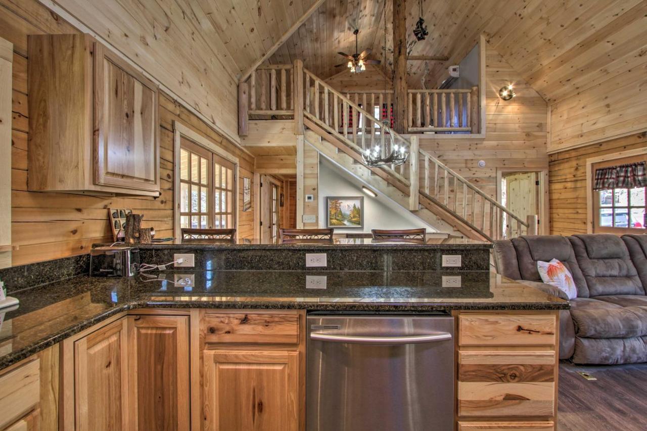 Casa vacanze The Phoenix With Hot Tub In Gatlinburg!