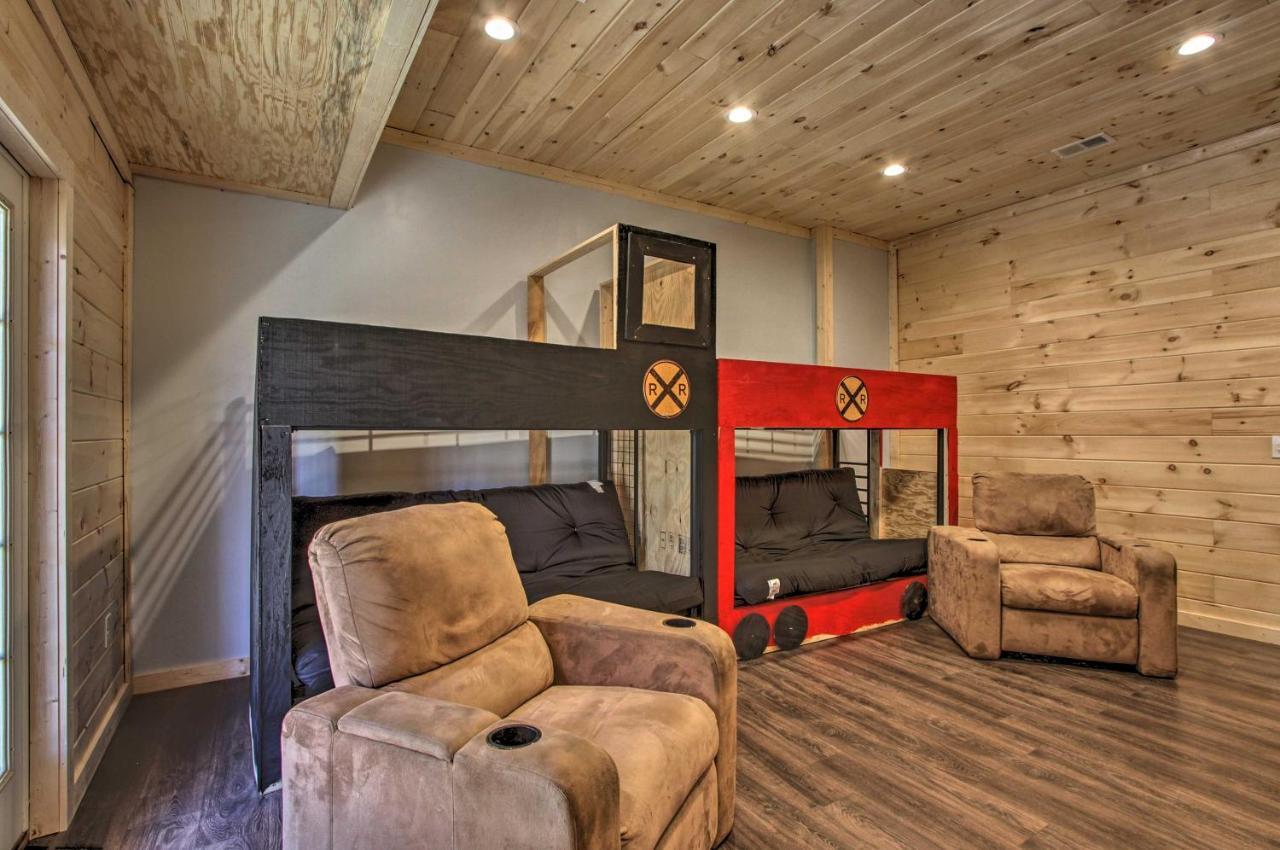 The Phoenix With Hot Tub In Gatlinburg! *
